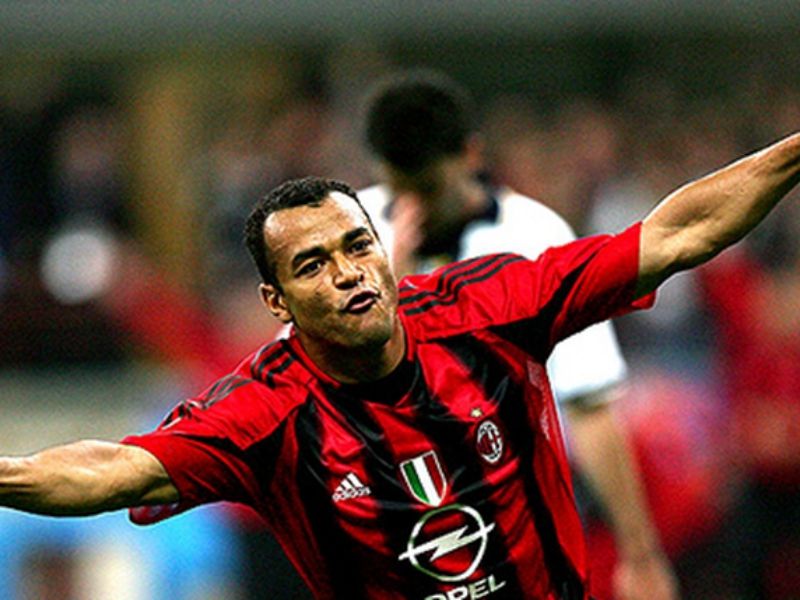 Tại AC Milan, hậu vệ người Brazil luôn ở đẳng cấp cao nhất
