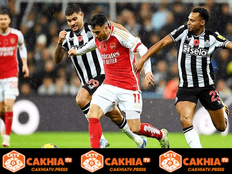 Arsenal thực sự gặp khó trước một Newcastle đầy khó chịu