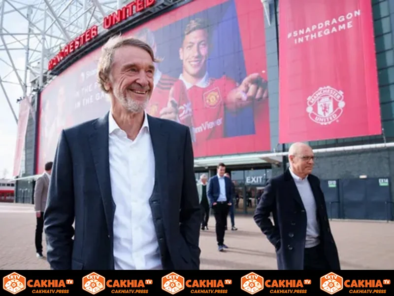 Sir Jim Ratcliffe đã có bước đi đầy bất ngờ khi đầu tư vào Man Utd