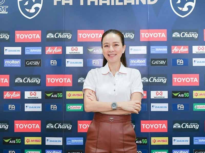 Bà xuất thân trong gia đình tài phiệt nổi tiếng ở Thái